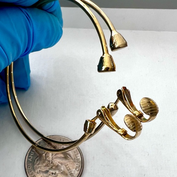 Vintage Gold Flip Back Hoop Earrings - Picture 5 of 5